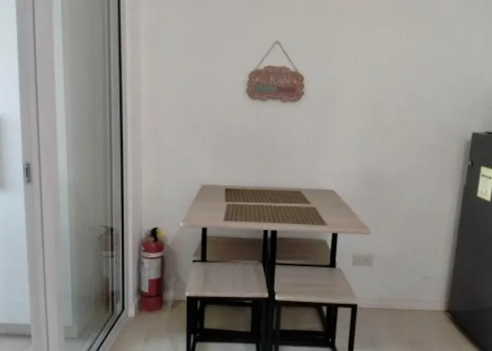 At Sm Bicutan Apartamento